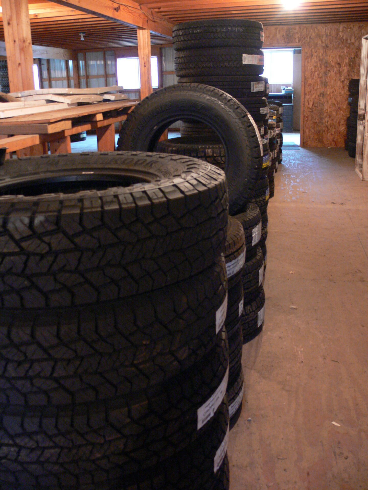 Milan - Tire Shed North Missouri Tire - Macon (inside view)